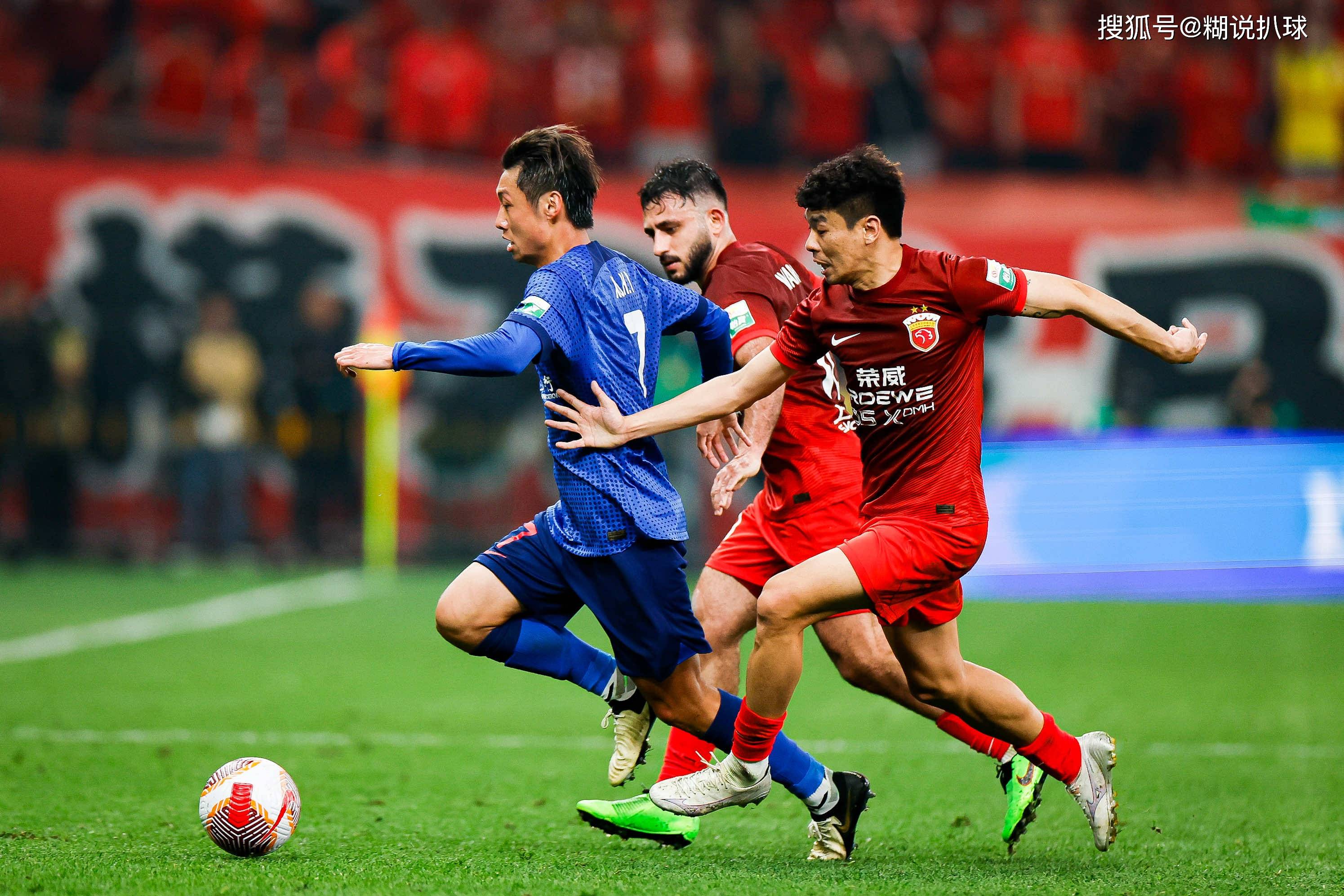 面则由佩莱 面则由佩莱