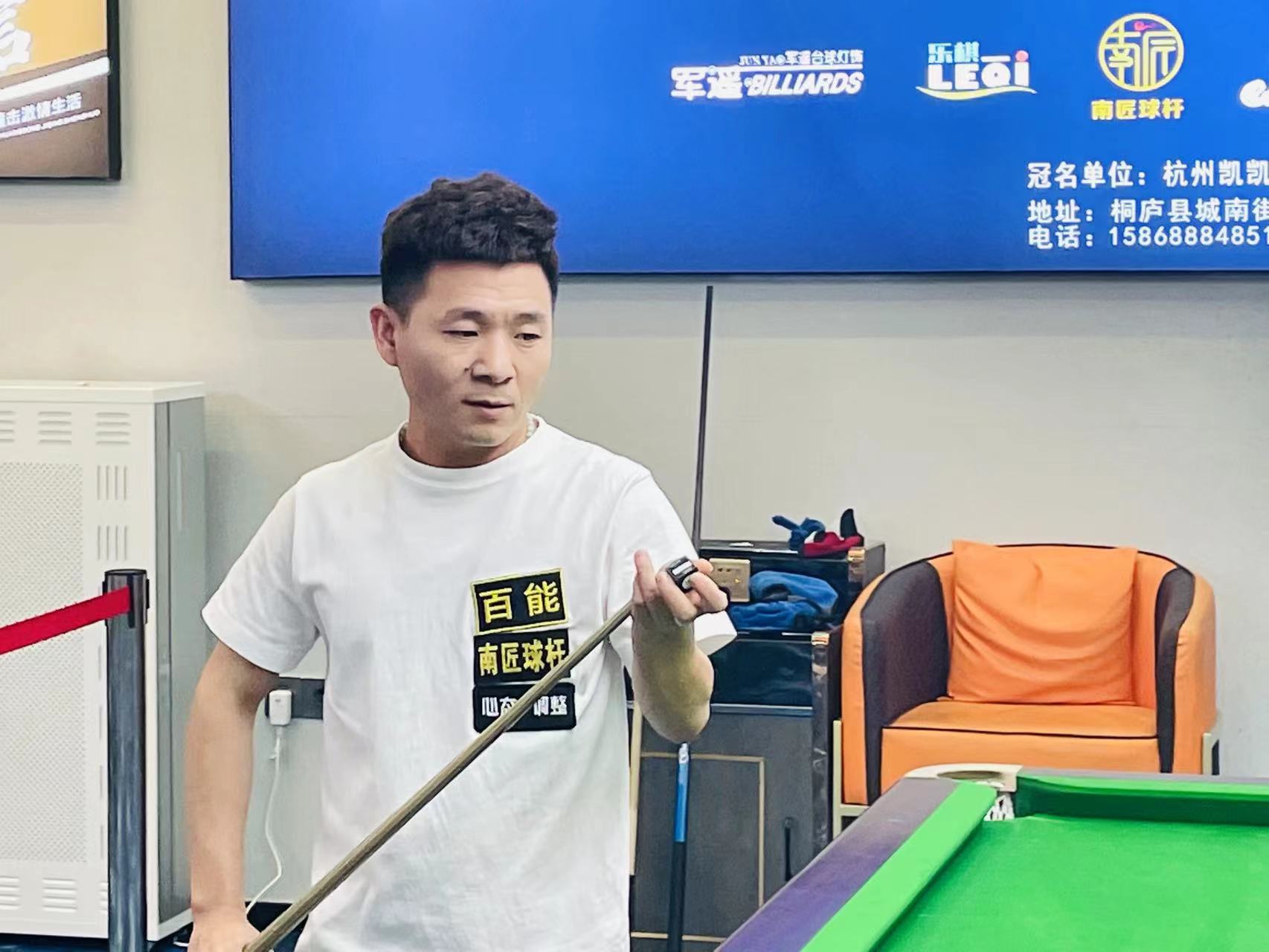比勒在肘部 比勒在肘部